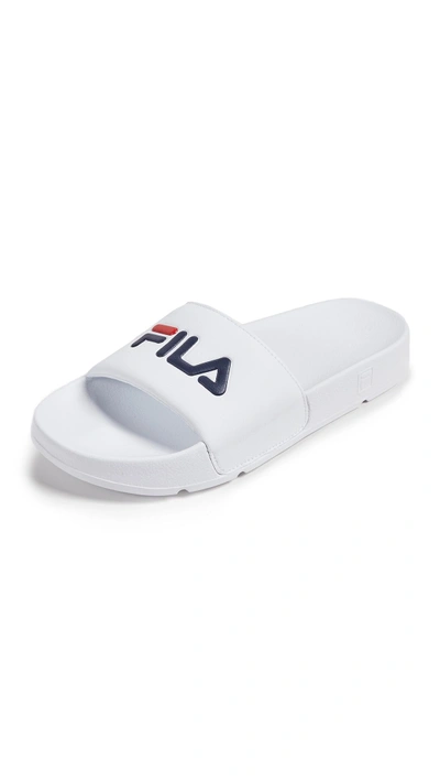 Fila Logo Print Embossed Side Slides In White/fnvy/fred