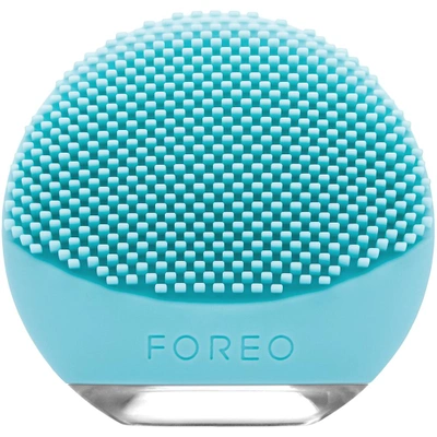 Shop Foreo Luna Go Travel-friendly Face Cleansing Brush For Oily Skin In Mint