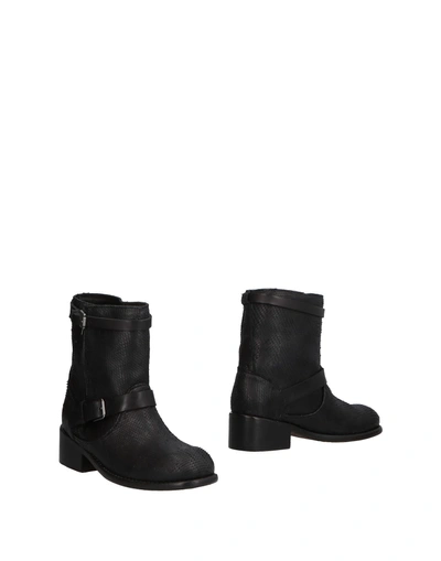 Shop Catarina Martins Ankle Boot In Black