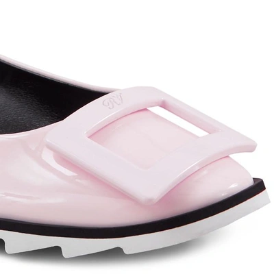 Shop Roger Vivier Ballerina Viv' Gommette In Pink