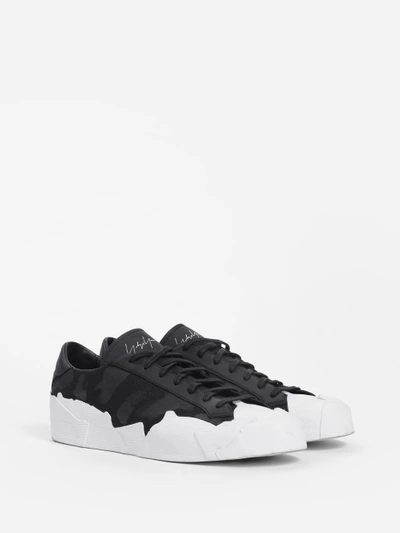 Shop Yohji Yamamoto Men's Black And White Low Takusan Sneakers In Runway Piece