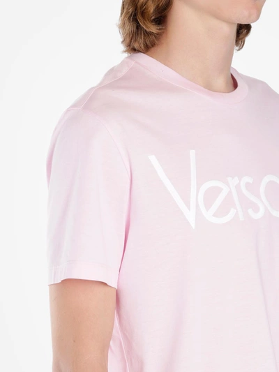 Shop Versace Men's Pink Logo T-shirt In Runway Piece