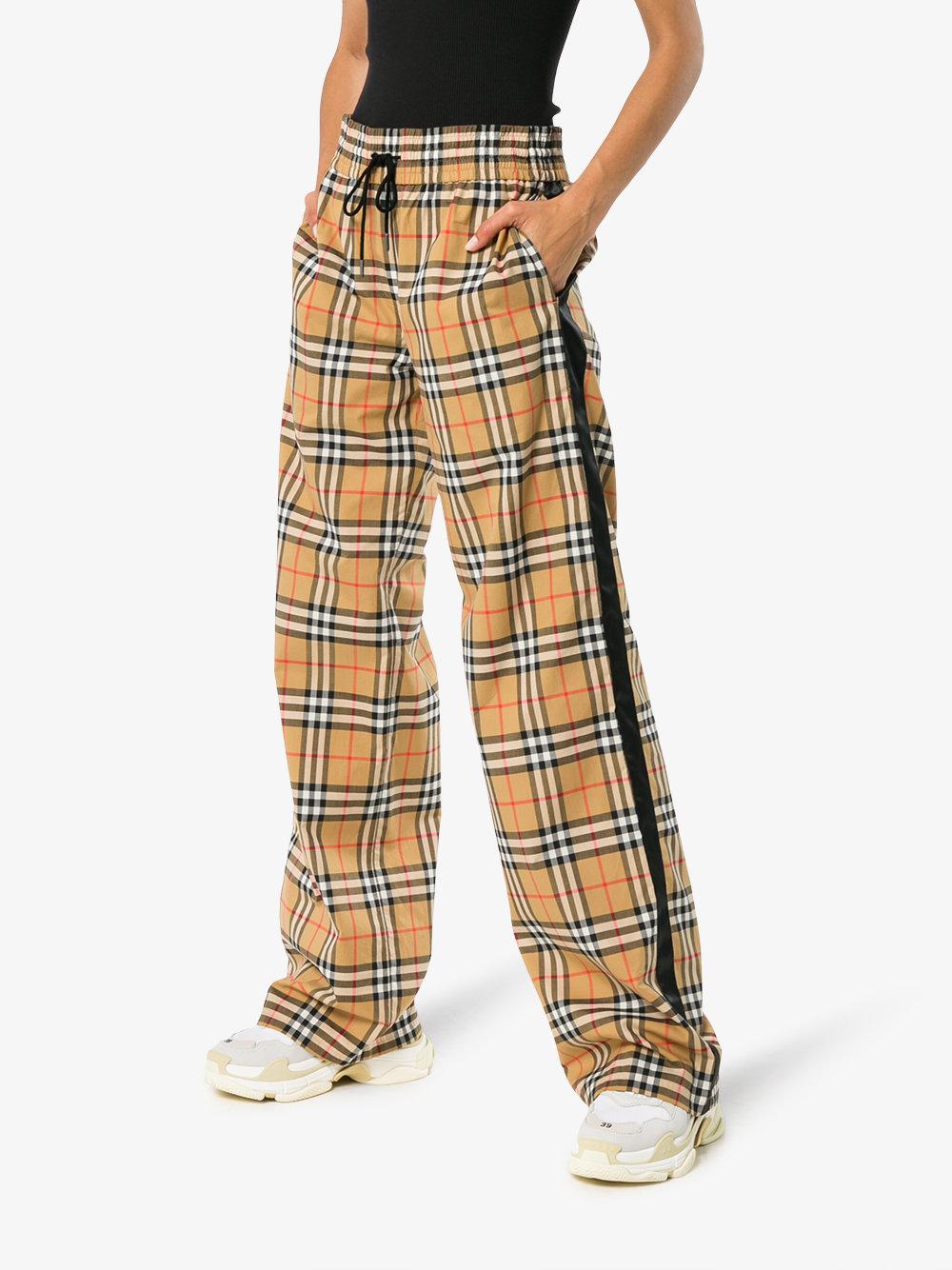 Burberry Hose Mit Vintage Check Muster Und Zugbandverschluss In Yellow Modesens