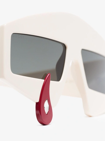 Shop Gucci Eyewear Sonnenbrille Mit Rechteckigen Gläsern In Weiss