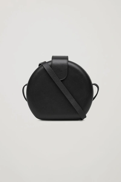 Circle-shaped Leather Shoulder Bag In Black
