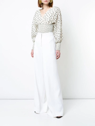 Shop Diane Von Furstenberg Gepunktete Seidenbluse Mit Raffung In White