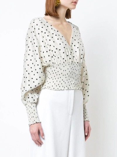 Shop Diane Von Furstenberg Gepunktete Seidenbluse Mit Raffung In White