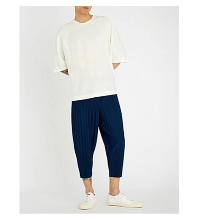 Shop Issey Miyake Relaxed-fit Cropped Pleated Trouser In Blue