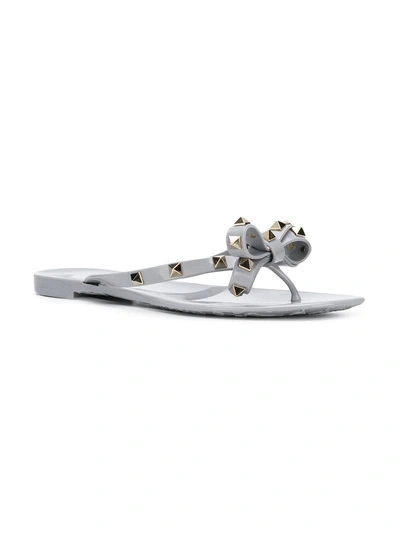 Shop Valentino Rockstud Bow Flip-flops - Grey