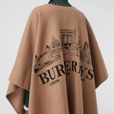 Shop Burberry Poncho Aus Kaschmir Mit Skyline-stickerei In Camel