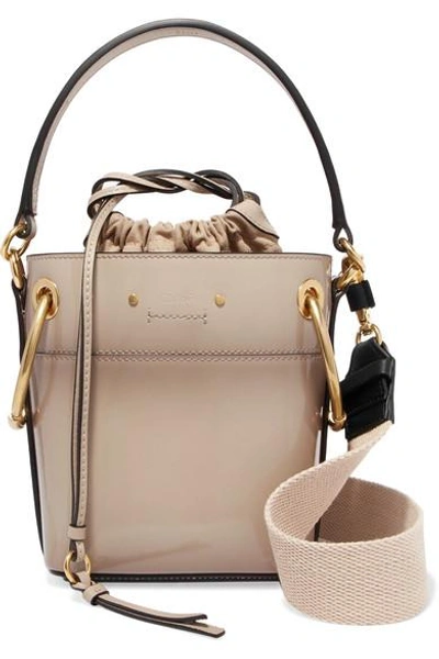 Shop Chloé Roy Mini Patent-leather Bucket Bag In Gray