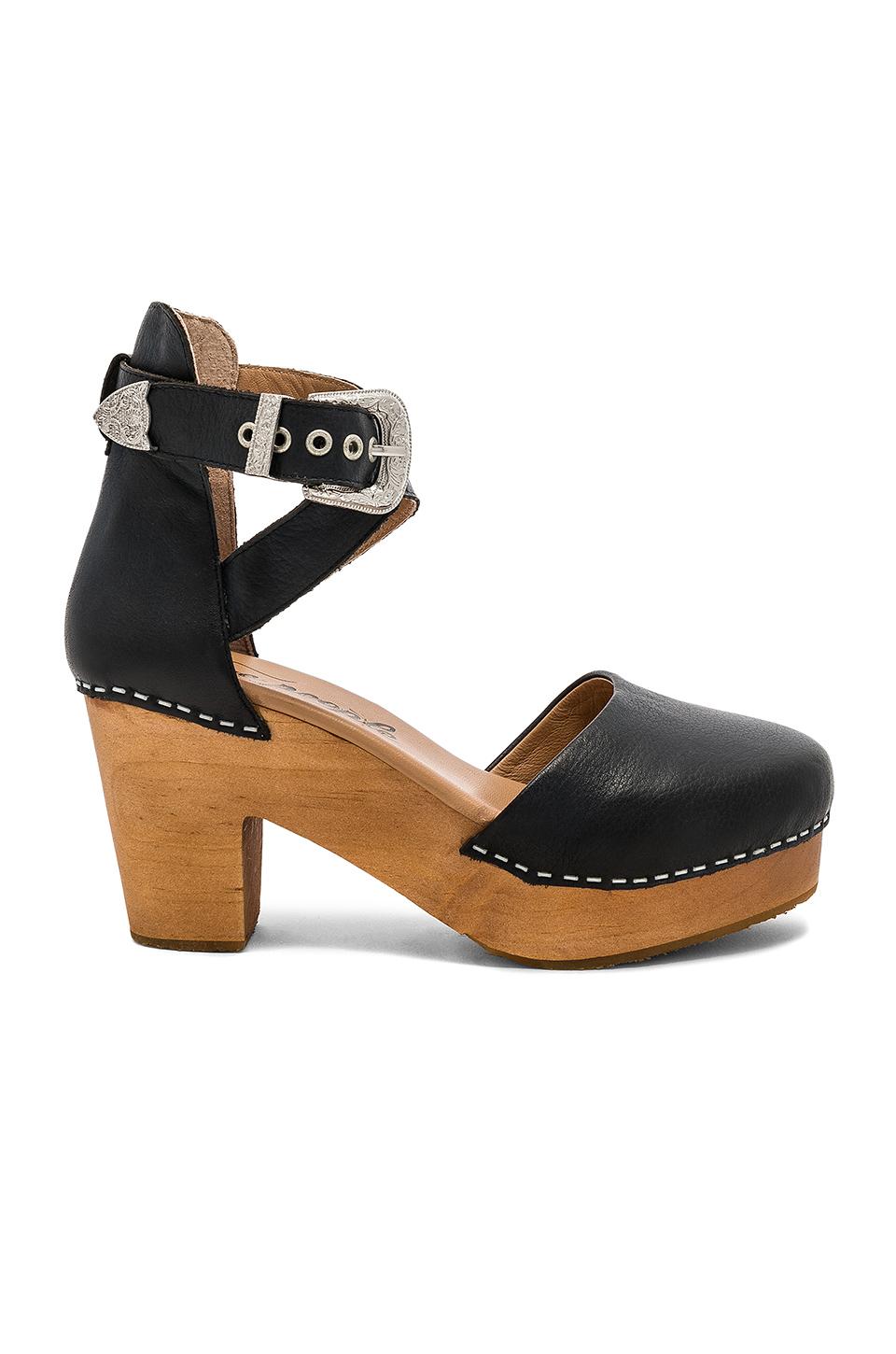 free people black clogs
