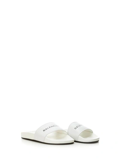 Shop Balenciaga Pool Flat Sandals In Blanc Noir