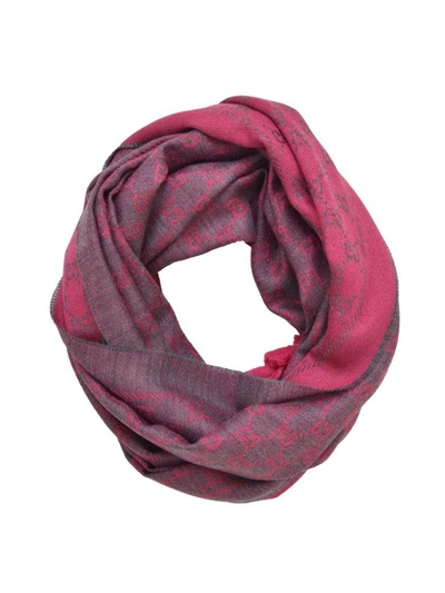 Shop Gucci Gg Jacquard Wool Scarf In Grigio-fucsia