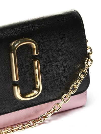 Shop Marc Jacobs Snapshot Chain Wallet In Nero Rosa