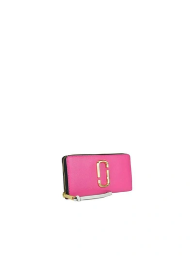 Shop Marc Jacobs Snapshot Wallet In Vivid Pink Multi