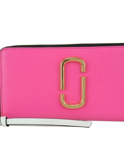 Shop Marc Jacobs Snapshot Wallet In Vivid Pink Multi