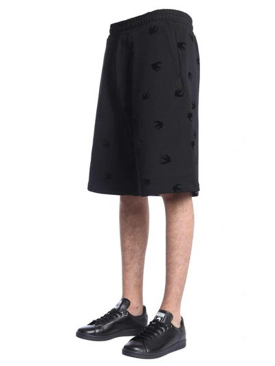 Shop Mcq By Alexander Mcqueen Mini Swallow Printed Shorts In Nero