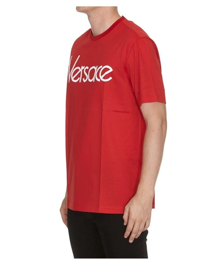 Shop Versace Logo Vintage T-shirt In Red
