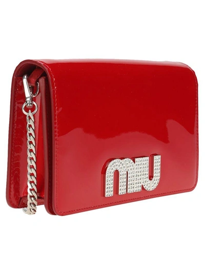 Shop Miu Miu Tracolla Vernice Strass In Rosso