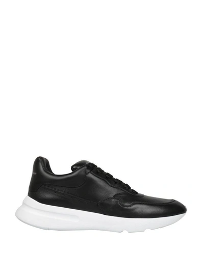 Shop Alexander Mcqueen Sneakers Runner Pelle In Nero