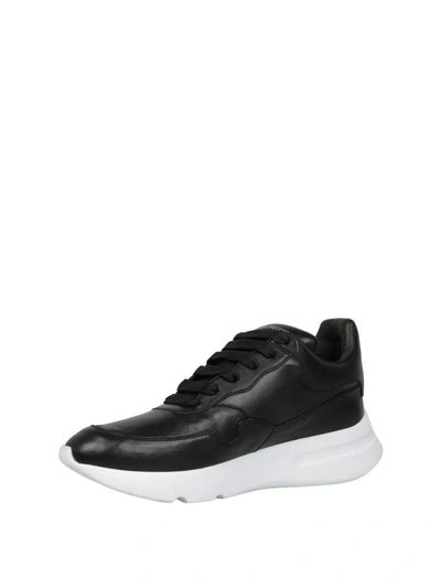 Shop Alexander Mcqueen Sneakers Runner Pelle In Nero