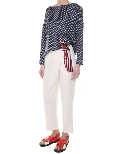 Shop Alberto Biani Contrast-belt Crepe Sormonto Trousers In White