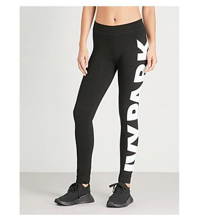 Shop Ivy Park 过大的 标志-打印 伸展-球衣 绑腿 In Black