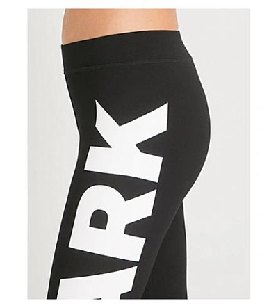 Shop Ivy Park 过大的 标志-打印 伸展-球衣 绑腿 In Black