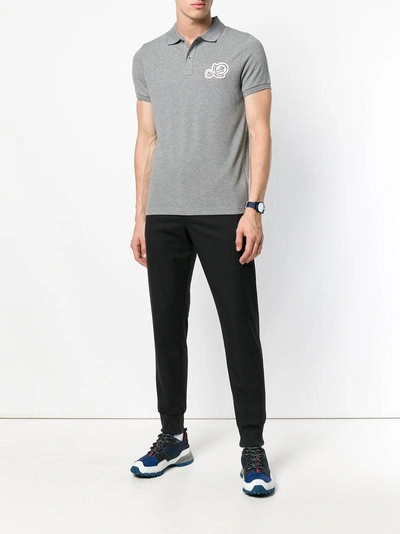 Shop Moncler Poloshirt Mit Logo In Grey