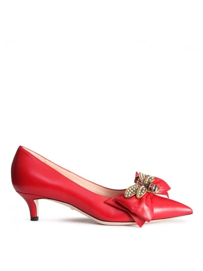 Shop Gucci Bow-detailed Pumps In Hibiscus Red