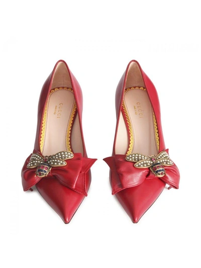 Shop Gucci Bow-detailed Pumps In Hibiscus Red