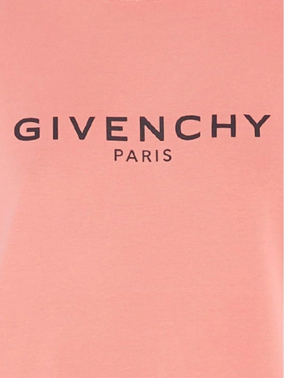 Shop Givenchy T-shirt In Pink