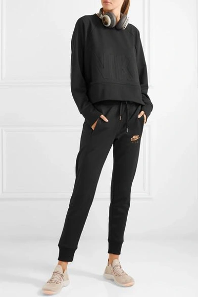 Nike versa embossed shop cropped training sweatshirt