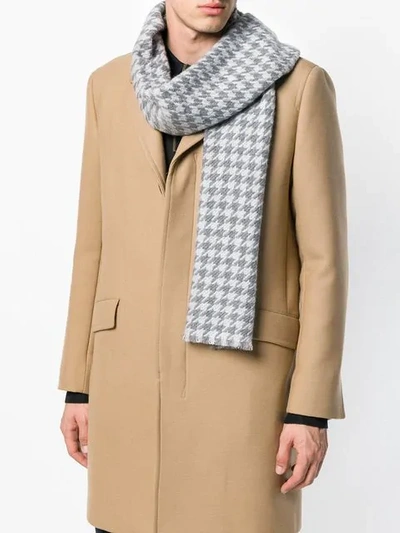 Shop Ferragamo Salvatore  Houndstooth Knit Scarf - Grey