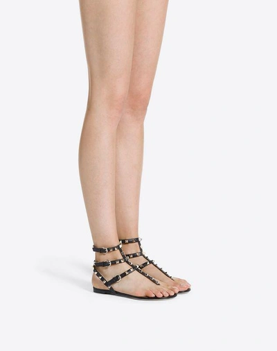 Valentino Rockstud Flip-flop Sandals In Black