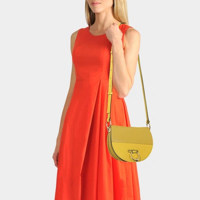Shop Jw Anderson Sac Latch In Yellow