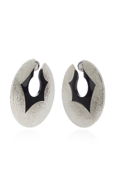 Shop Arunashi One-of-a-kind Titanium And Onyx Disc Hoop Earrings In Silver