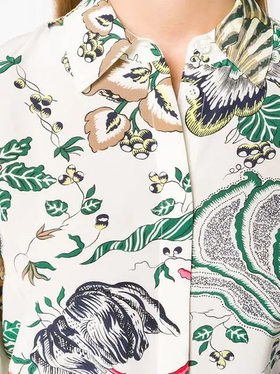 Shop Tory Burch Seidenbluse Mit Floraler Stickerei - Nude In Neutrals