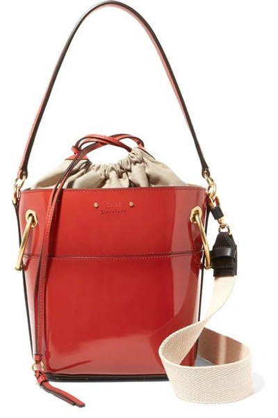 Shop Chloé Roy Small Glossed-leather Bucket Bag In Red