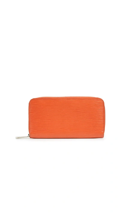 Shop Pre-owned Louis Vuitton Epi Zippy Bag In Orange