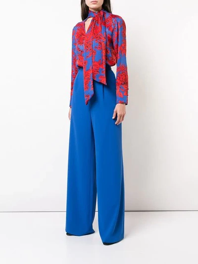 Shop Alice And Olivia Gwenda Cropped Blouse In Blue
