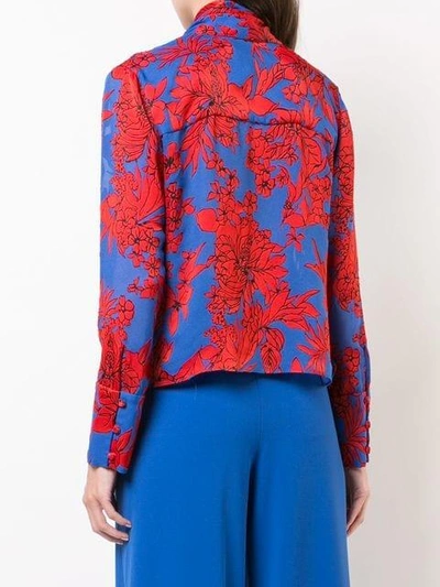 Shop Alice And Olivia Gwenda Cropped Blouse In Blue