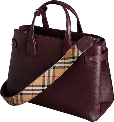 Shop Burberry Medium Banner Leather Tote In Mahogany Red