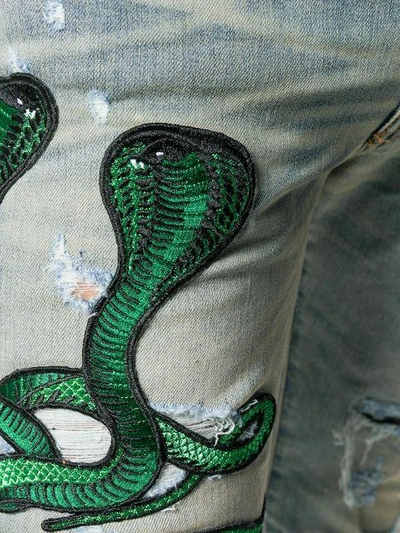 蛇贴花仿旧弹性棉质牛仔裤