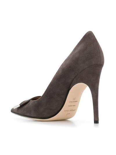 pointed plaque pumps