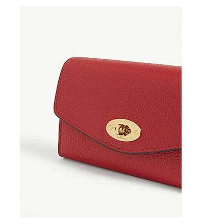 Shop Mulberry 小 Darley 皮革 离合器 In Ruby Red