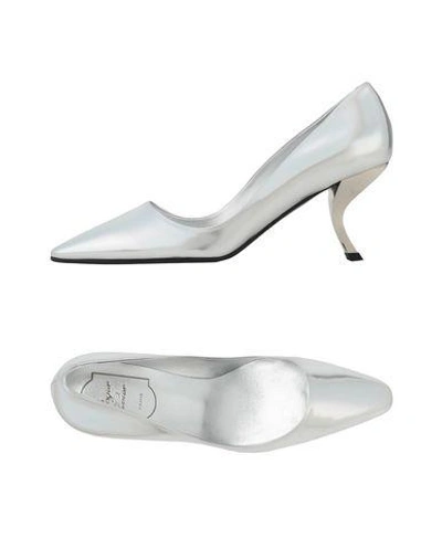 Roger Vivier Pumps In Silver