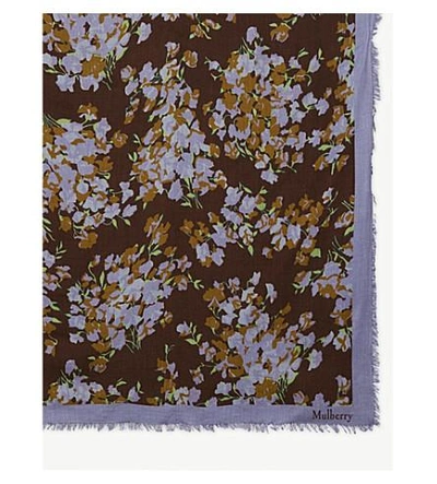 Shop Mulberry 花的 打印 语气 和 丝 围巾 In Chocolate Brown