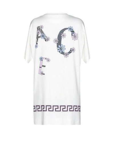 Shop Versace T-shirt In Ivory